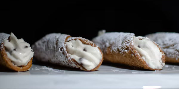 cannolis